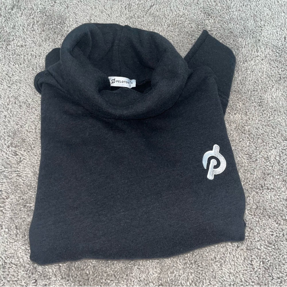 Peloton Funnel Neck Pullover Sweatshirt Loose Fit Side Slit Black, Small